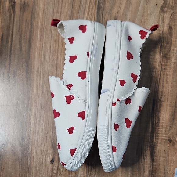 Cato Women’s White with Red Heart Pattern Slip On Loafer Flat Shoes 10M - Picture 3 of 10